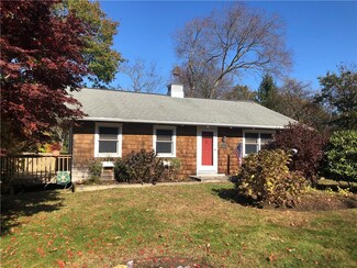 77 Reservoir Cir, Jamestown, RI 02835