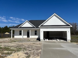 203 Deer Haven Dr, Richlands, NC 28574