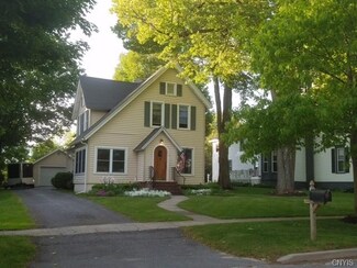 13 Antwerp St, Philadelphia, NY 13673