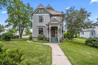 230 4th St, Baraboo, WI 53913