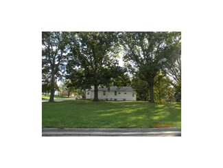 2604 Oak St, Higginsville, MO 64037