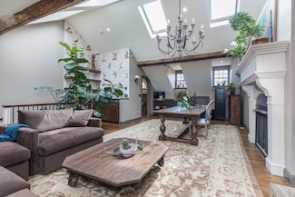 11 Chestnut St, Boston, MA 02108