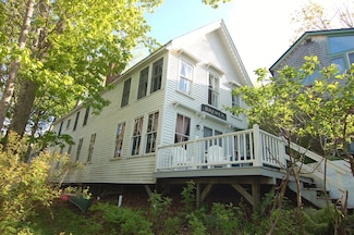 14 Auditorium Park, Northport, ME 04849