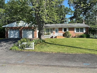 576 Circle Dr, East Stroudsburg, PA 18301