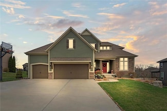 2804 NW Thoreau Dr, Lees Summit, MO 64081
