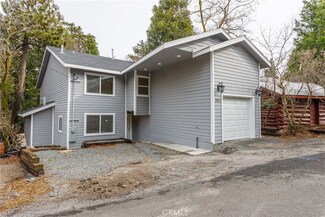 927 Hillcrest Dr, Crestline, CA 92325