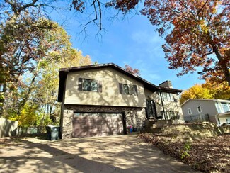 241 Gramsie Rd, Saint Paul, MN 55126