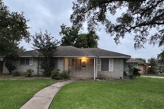 1102 Laurentide St, Houston, TX 77029