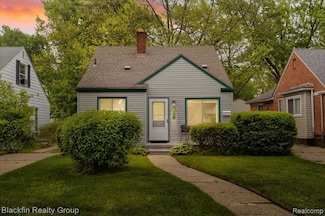 24350 Cloverlawn St, Oak Park, MI 48237