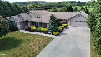 1018 Southwind Cir, Dandridge, TN 37725