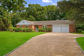 40 Nidzyn Ave, Remsenburg, NY 11960