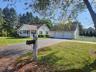 7 Club View Dr, Bath, NY 14810