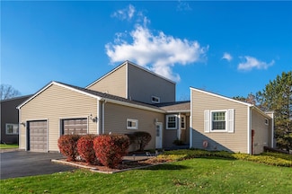 12 Live Oak Ct, Penfield, NY 14526