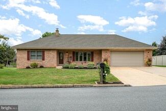 17 Summit Dr, Palmyra, PA 17078