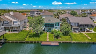 4 N Skimmer St, La Marque, TX 77568