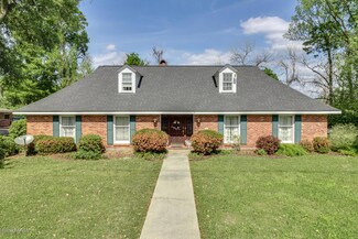 206 Robinhood Cir, Lafayette, LA 70508