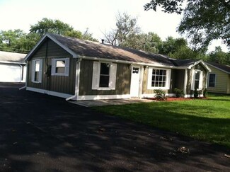 826 S Loucks St, Aurora, IL 60505