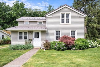 11 Walnut St, Phelps, NY 14532
