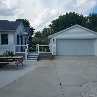 200 Orchard St, Fenton, MI 48430
