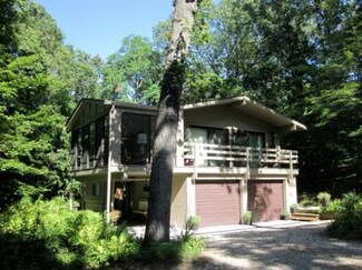 329 E St Clair Ave, Beverly Shores, IN 46301
