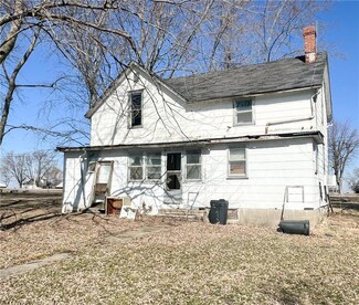 109 E Maple St, Emma, MO 65327