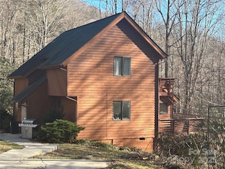 25 Little Creek Ln, Maggie Valley, NC 28751