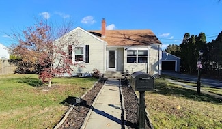 27 Suffolk Ave, North Dartmouth, MA 02747