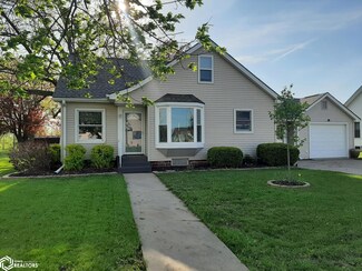 121 East St, Grinnell, IA 50112
