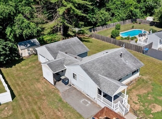 68 Laura Ln, Whitinsville, MA 01588