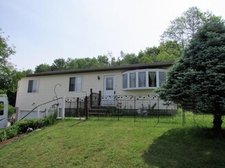 15 Lori Dr, Apalachin, NY 13732