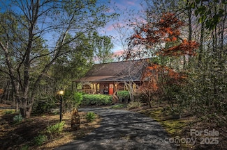 136 Dalton Ct, Lake Lure, NC 28746