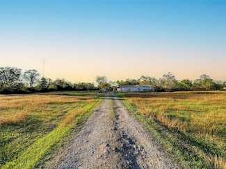 2020 Davis Bend Rd, Alvin, TX 77511