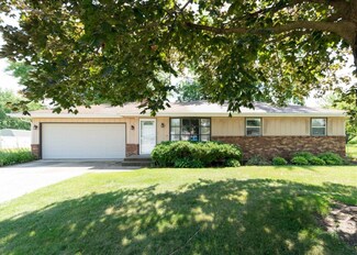 11869 Wagon Ln, Roscoe, IL 61073