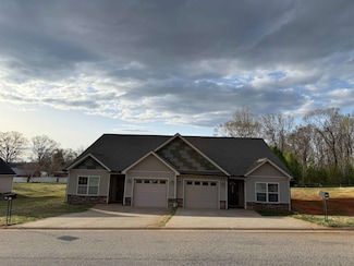 227 Mary High Dr, Wellford, SC 29385