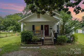 201 Oakland Dr, Lowell, NC 28098