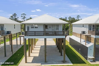 10066 Bayou View Dr E, Bay St. Louis, MS 39520