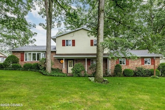 1056 Woodland Dr, Sunbury, PA 17801