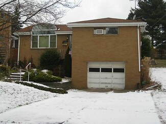 4872 Mapledale Dr, Homestead, PA 15120