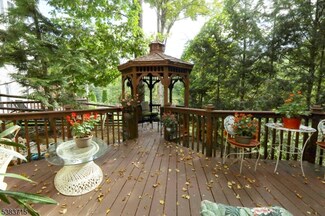 42 Hunters Run, Oakland, NJ 07436