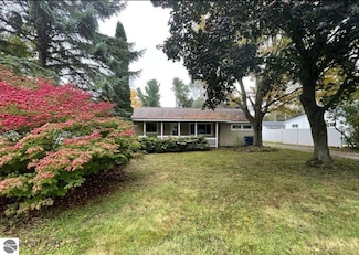 12805 S Sylvia St, Traverse City, MI 49684