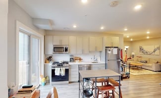 55 W 5th St Unit 606, Boston, MA 02127