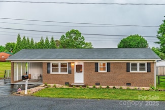 2212 10th Ave NE, Hickory, NC 28601