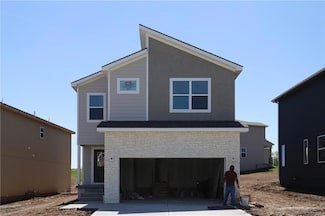 715 SW Glenn Cir, Raymore, MO 64083