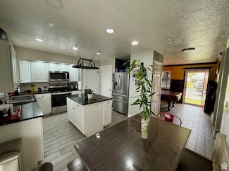 4076 S Mountain Moon Dr, Saratoga Springs, UT 84045