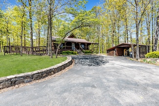 121 Emerald Dr, Hampshire, TN 38461