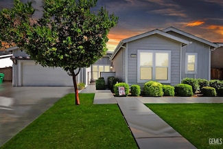 9108 Manor Forest Ln, Shafter, CA 93263