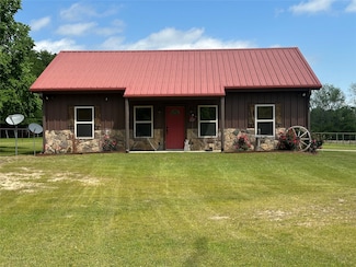 285 5th St NE, Bogata, TX 75417