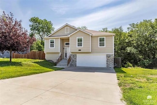 4927 Shadowridge Dr, Manhattan, KS 66503