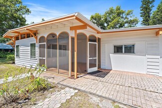 1030 Charlotte Ave, Sarasota, FL 34237