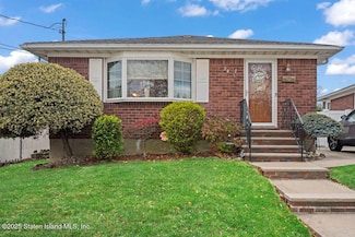 28 Peter Ave, Staten Island, NY 10306